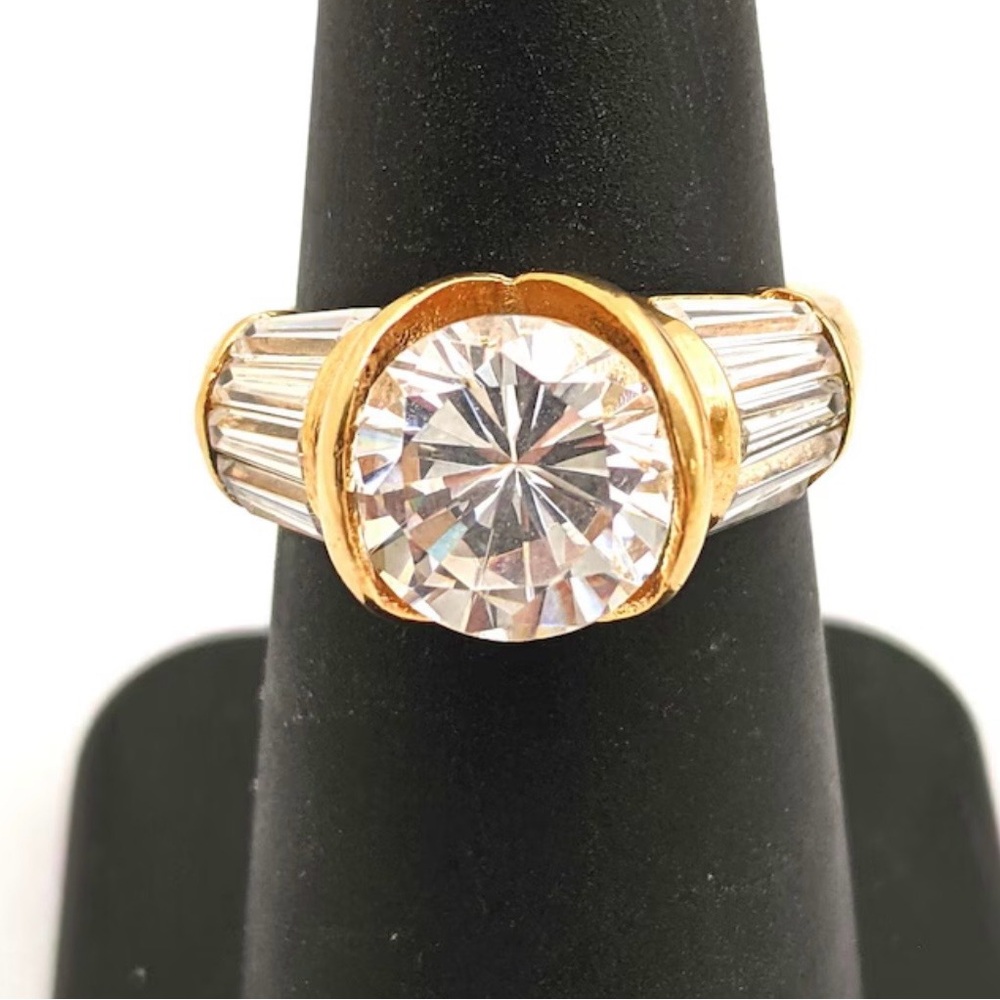 Elegant 14K Gold Women's Ring